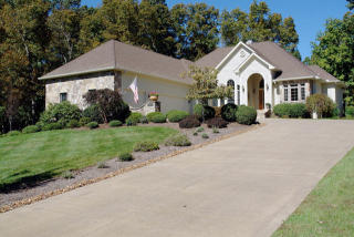 165 Mountain View Dr, Crossville, TN 38558-4410