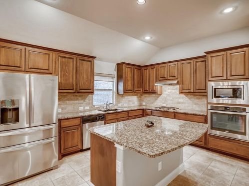 1235 Falling Hills Dr, Georgetown TX  78628-5206 exterior