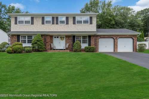 31 Sudbury Rd, Morganville, NJ 07751-1339