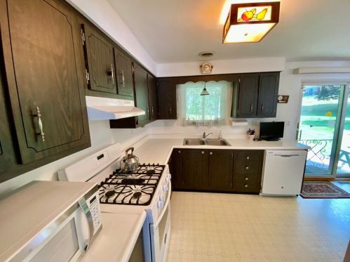 1521 Sycamore St, South Connellsville PA  15425-4954 exterior