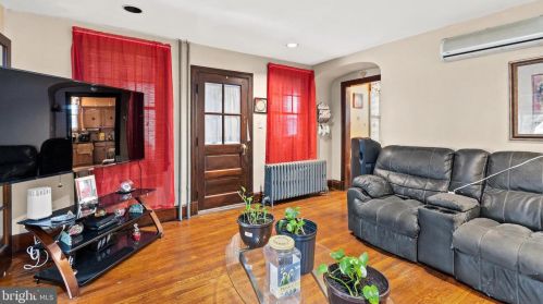 437 Centre St, Trenton, NJ 08611-2306