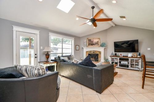 513 Travis St, Deer Park, TX 77536-6340