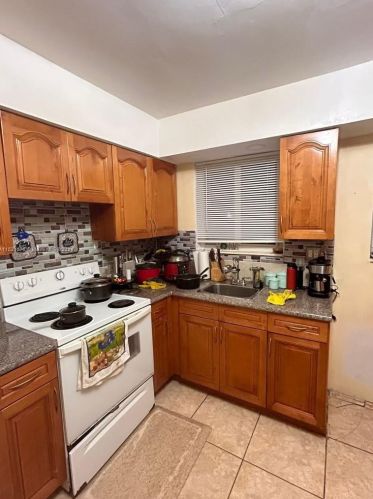 6609 1 Ct, Hollywood FL  33024-7211 exterior