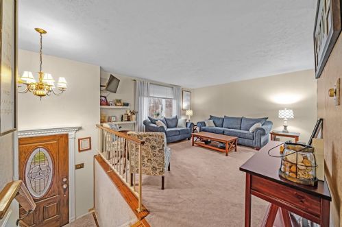 453 Tivoli Rd, Pittsburgh, PA 15239-2829