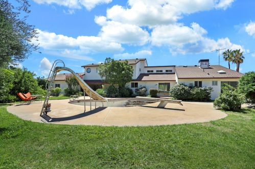 12495 Harney Ln, Lodi, CA 95240-9377