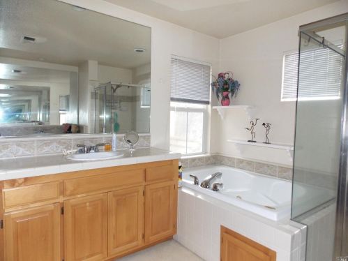 1409 Birdie Dr, Windsor CA  95492-8717 exterior