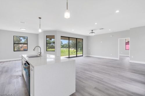 2813 45 St, Lehigh Acres FL 33976-4709 exterior