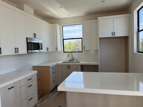 252 B Ave, San Diego CA  92118-1954 exterior