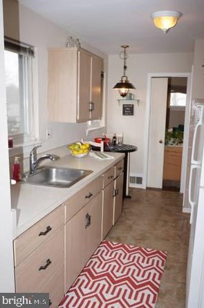 7501 Camp Alger Ave, Falls Church VA  22042-3402 exterior