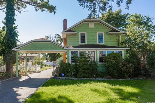 1310 Potter Blvd, Bayshore, NY 11706-4804