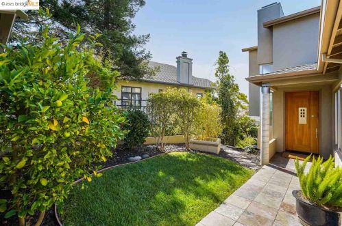 13349 Campus Dr, Oakland CA  94619-3709 exterior