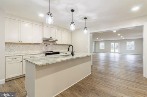 891 Kings Hwy, Pilesgrove NJ  08098-5456 exterior