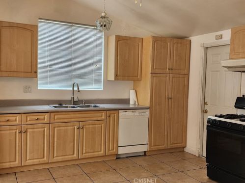 27700 Haxton Dr, Santa Clarita, CA 91351-2813