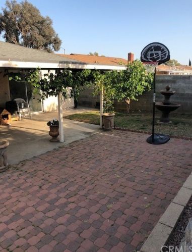 718 Idyllwild Ave, Rialto CA  92376-4816 exterior