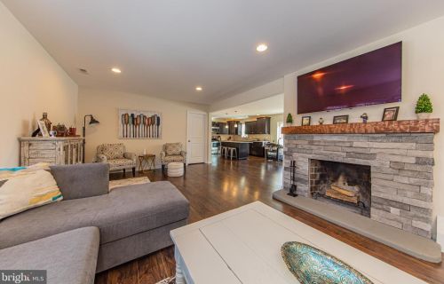 103 Dolington Rd, Yardley PA 19067-2621 exterior