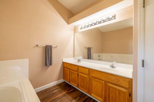 8686 White Peacock Way, Elk Grove CA  95624-3701 exterior