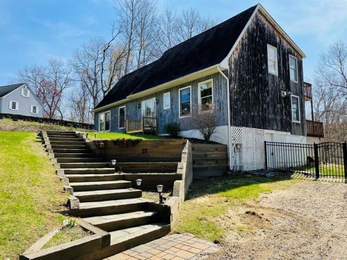7 Pleasant View Dr, Washington Depot, CT 06777-1516