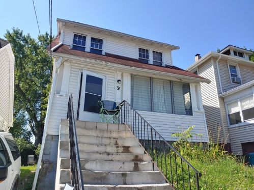 31 Poplar St, Newburgh, NY 12550-4043