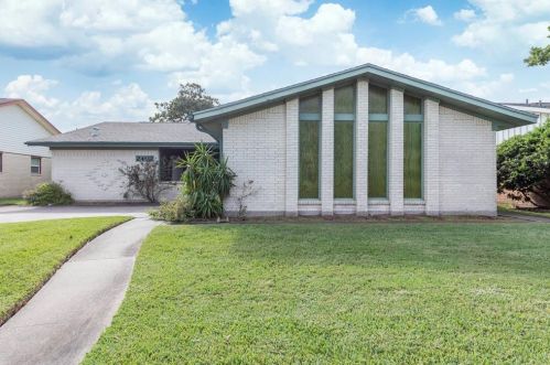 2402 Gerol Dr, Galveston, TX 77551-1526