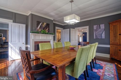 102 Cornwall St, Leesburg VA 20176-2804 exterior