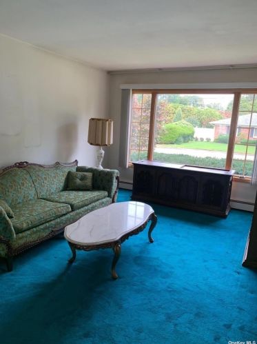 320 Frederick St, Huntington Station, NY 11746-7060