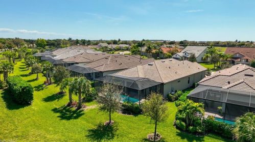 2754 Aviamar Cir, Naples FL 34114-0097 exterior