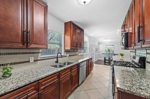 806 Greenhaven Dr, Richardson TX  75080-3025 exterior