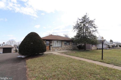 9311 Academy Rd, Philadelphia, PA 19114-3613