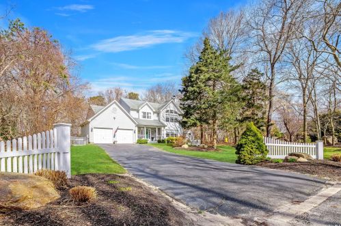 1 Silver Beech Ln, Baiting Hollow, NY 11933-1216