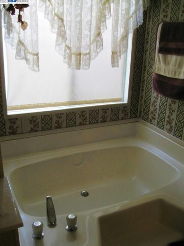 29425 New Hampshire Way, Hayward CA  94544-6459 exterior