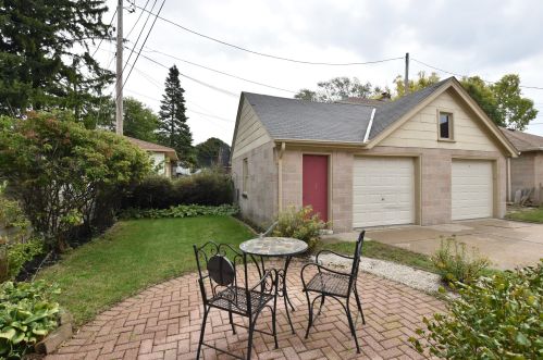 2710 Avondale Blvd, Milwaukee, WI 53210-1361