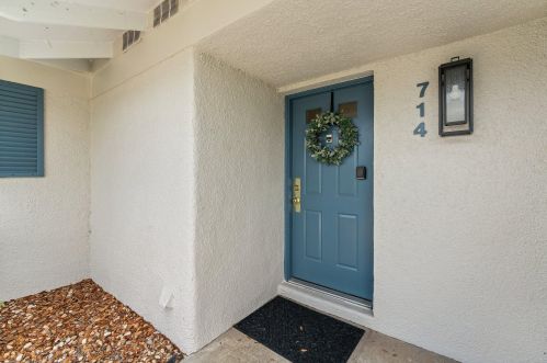714 Club Dr, West Palm Beach, FL 33418-7052