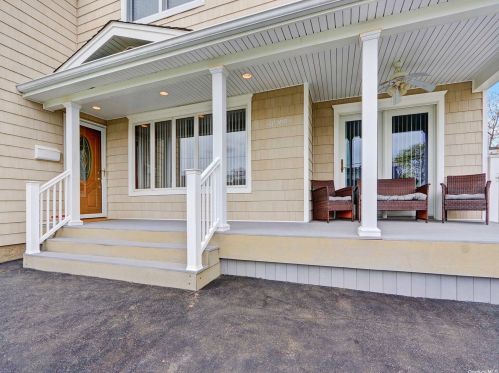 7 Jeffrey Ln, Babylon, NY 11703-2309
