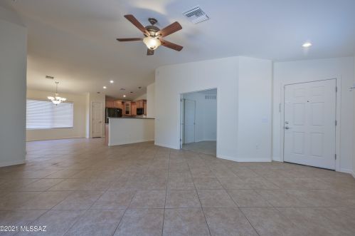 9052 Silkwood Ln, Tucson, AZ 85756-6119