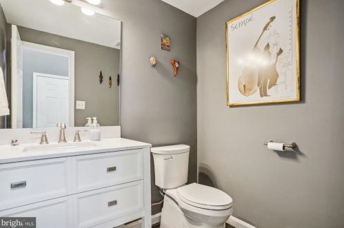 1502 Deer Point Way, Herndon VA  20194-1584 exterior