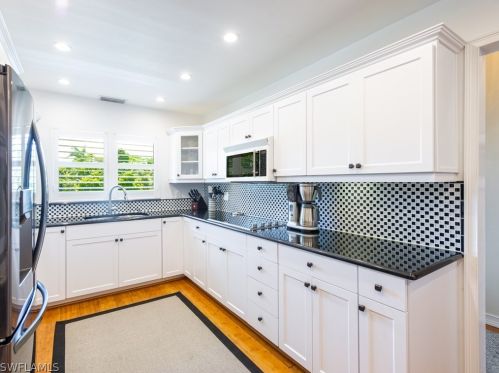 9027 Mockingbird Dr, Sanibel FL  33957-3609 exterior