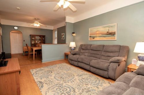 1432 Merry Ave, Bronx, NY 10461-6026