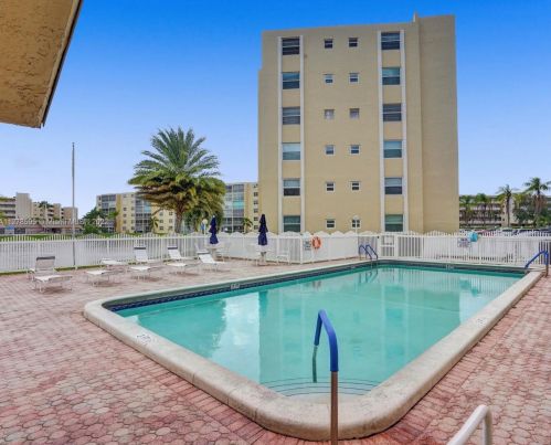 431 3rd St, Dania Beach FL  33004-4743 exterior