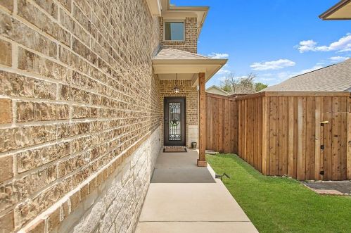 2104 Cologne Dr, Carrollton, TX 75007-2336