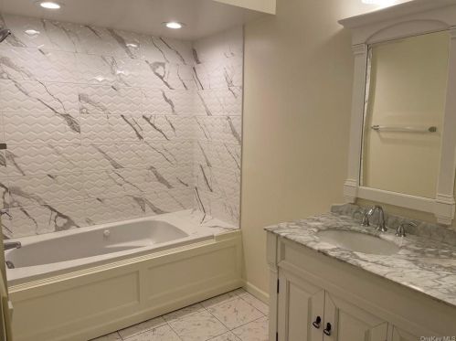 26 Hudson Point Ln, Crotonville NY  10562-5942 exterior