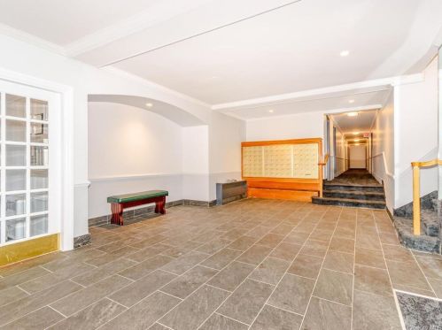 70 Locust Ave, New Rochelle NY  10801-7361 exterior