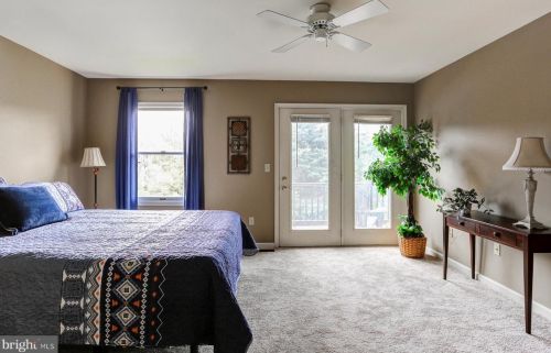 1046 Country Hill Dr, Harrisburg PA  17111-4655 exterior