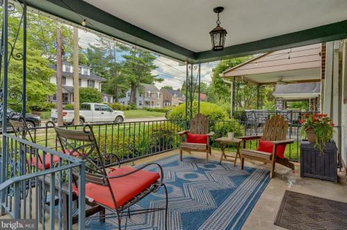 2922 Mapleshade Rd, Ardmore PA  19003-1821 exterior