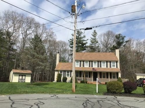 45 Gentry Ln, Taunton, MA 02780-2895