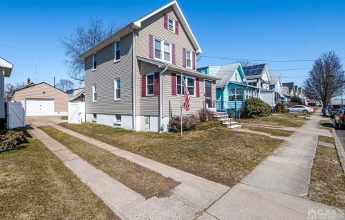 20 Lillian Ter, Woodbridge, NJ 07095-3322