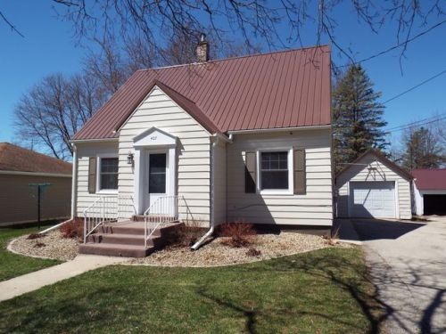 407 Commercial St, Strawberry Point IA  52076-9657 exterior