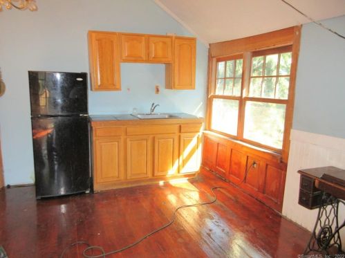 13 Manwaring St, United States Coast Guard Ac CT  06320-5619 exterior