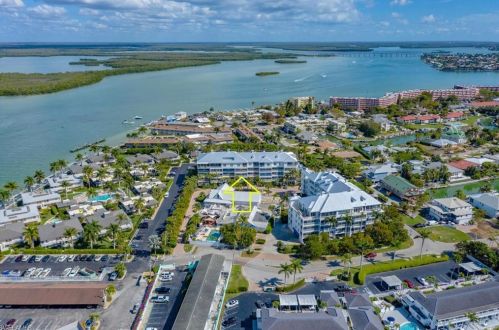 160 Palm St, Marco Island FL  34145-2018 exterior