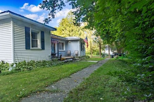 11 Ash St, Putnam, CT 06260-1703