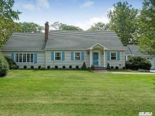 31 Barbara Ct, Greenlawn, NY 11740-1103